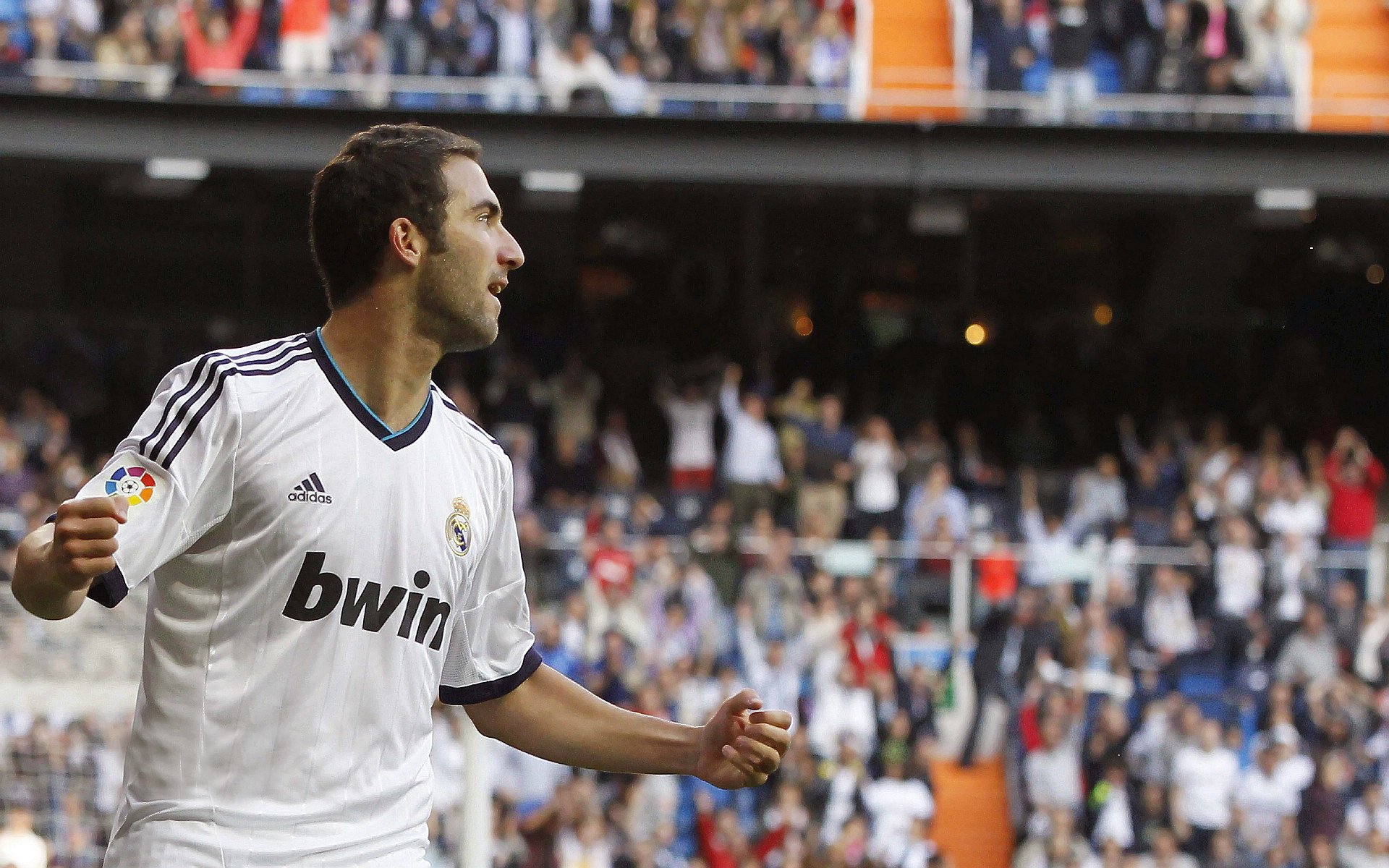 国内足球联赛热度持续升温，球队战术全面升级，足球联赛排名中国